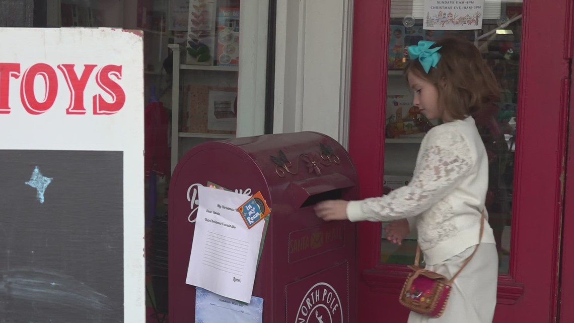 After shaky year, local shops enjoy last-minute holiday rush - Vimarsana News