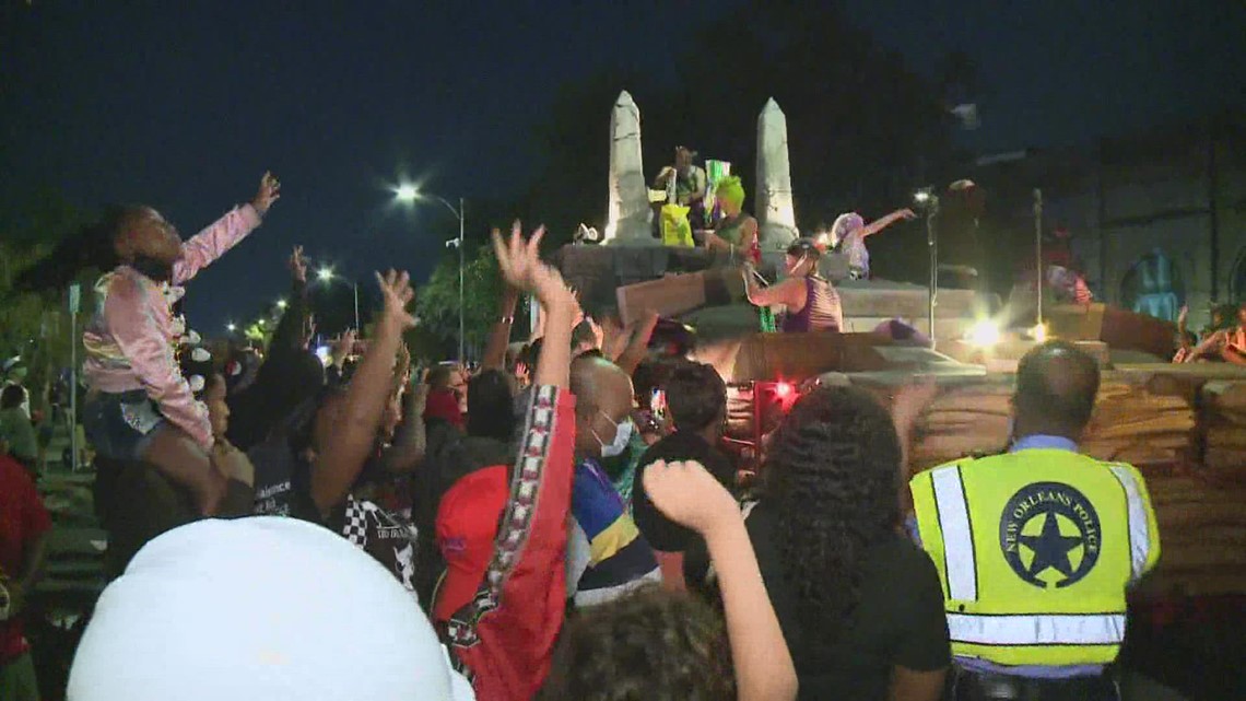 Krewe of Boo kicks off Halloween with its traditional parade route this