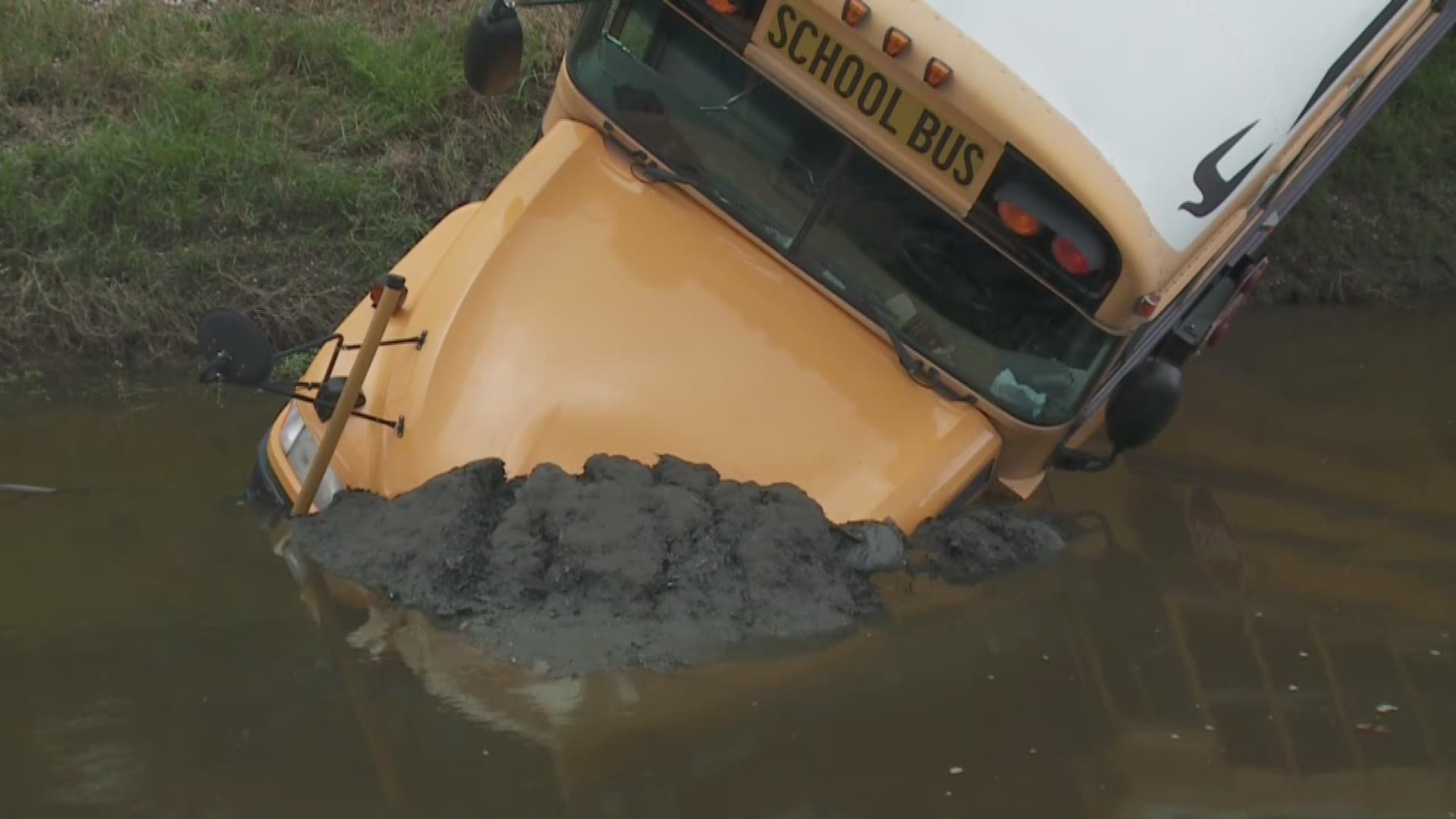 Wynton Yates talks about an accident involving a school bus that went into a Metairie canal.