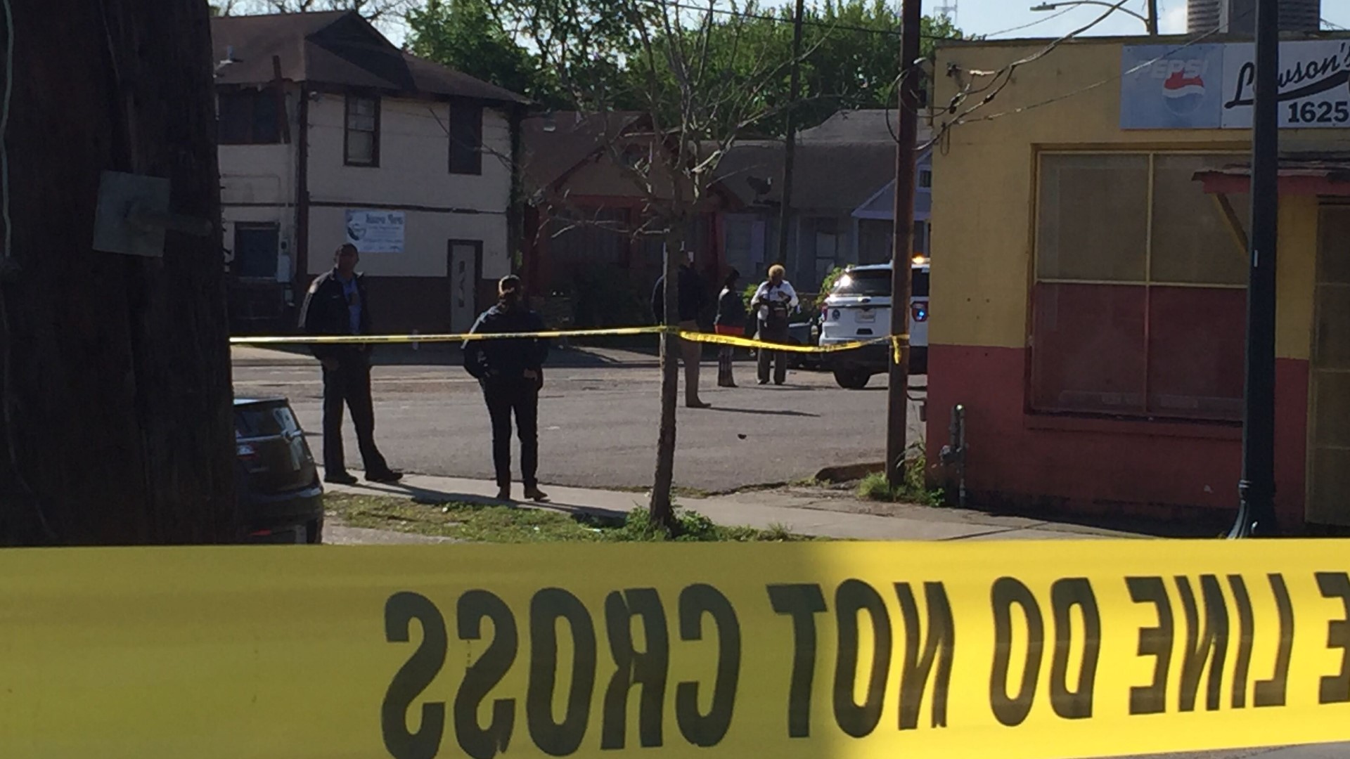 Man shot multiple times in Algiers Monday morning | wwltv.com