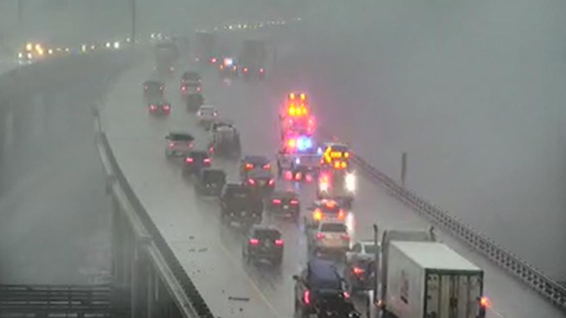 Accident on I-10 Twin Span Bridge blocks lanes, minimal congestion