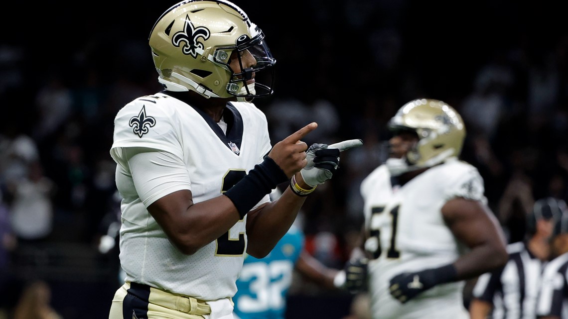 Demario Davis leads Saints Pregame Huddle vs. Packers