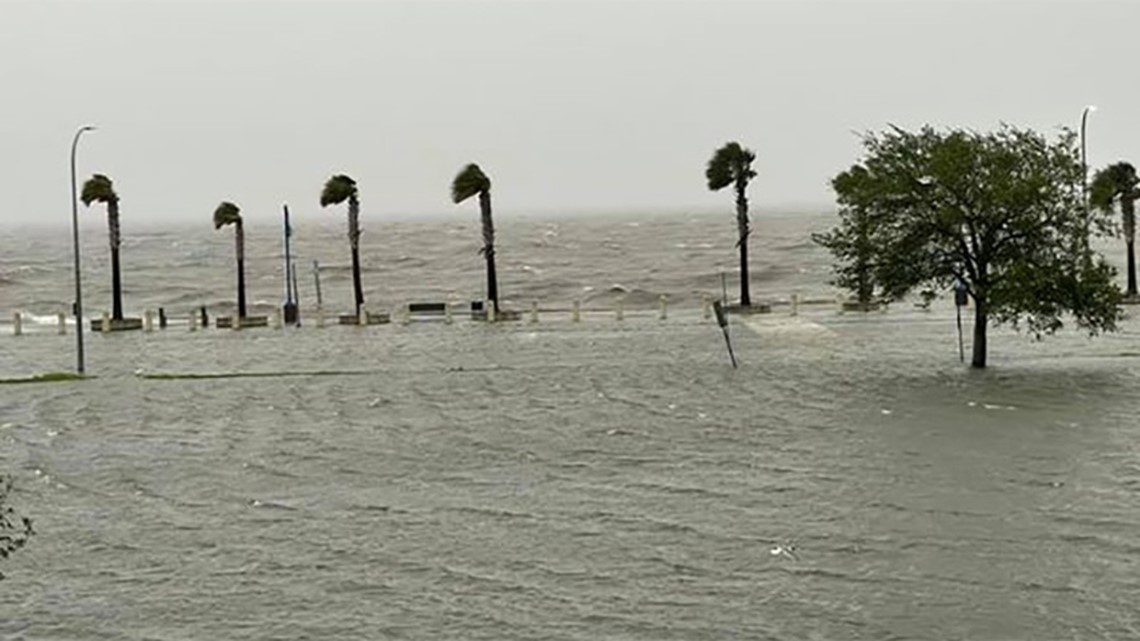 Thousands without power as heavy rain moves into southeast Louisiana - Vimarsana News