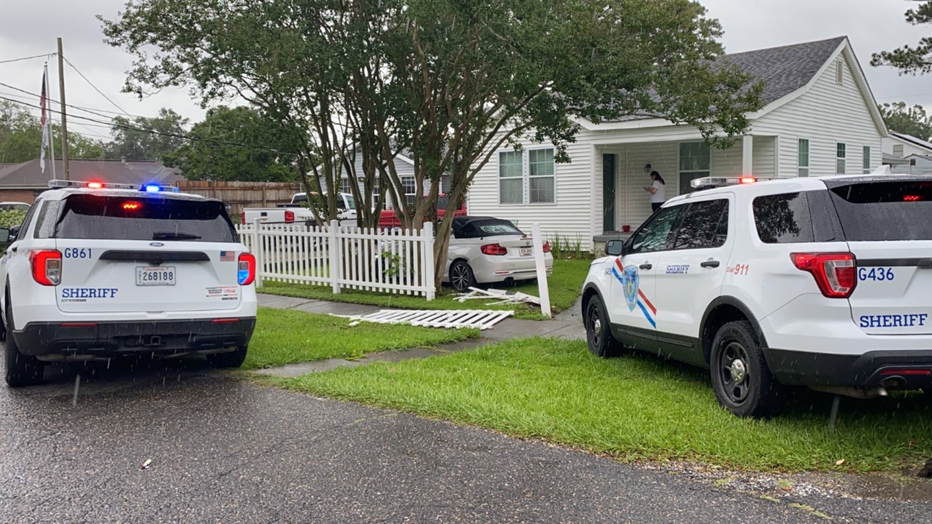 Metairie Police Chase Ends When Suspects Crash Through Fence 3 Arrested 