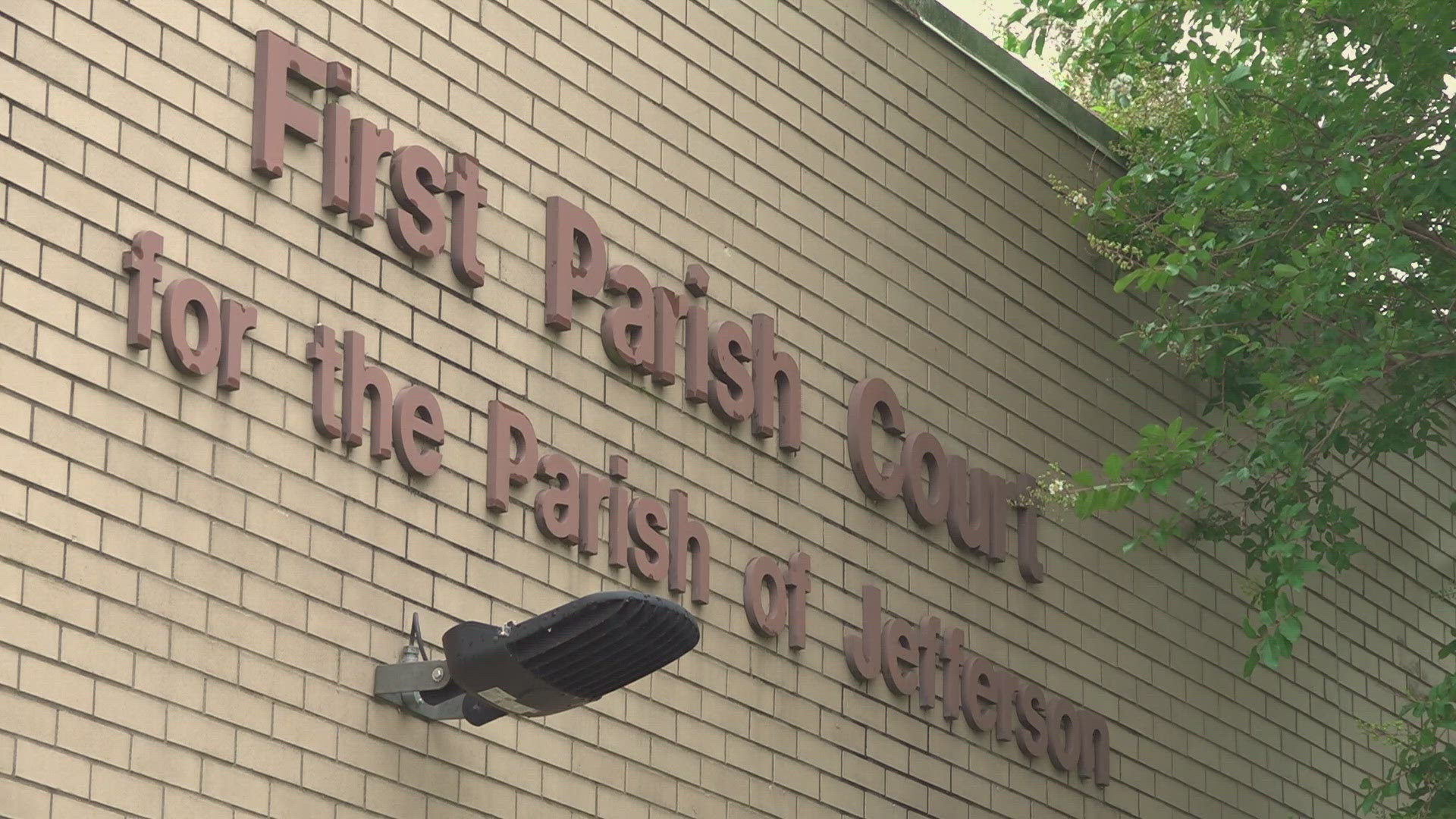 Multiple people said they saw agents take 3 people into custody in the lobby of First Parish Court.