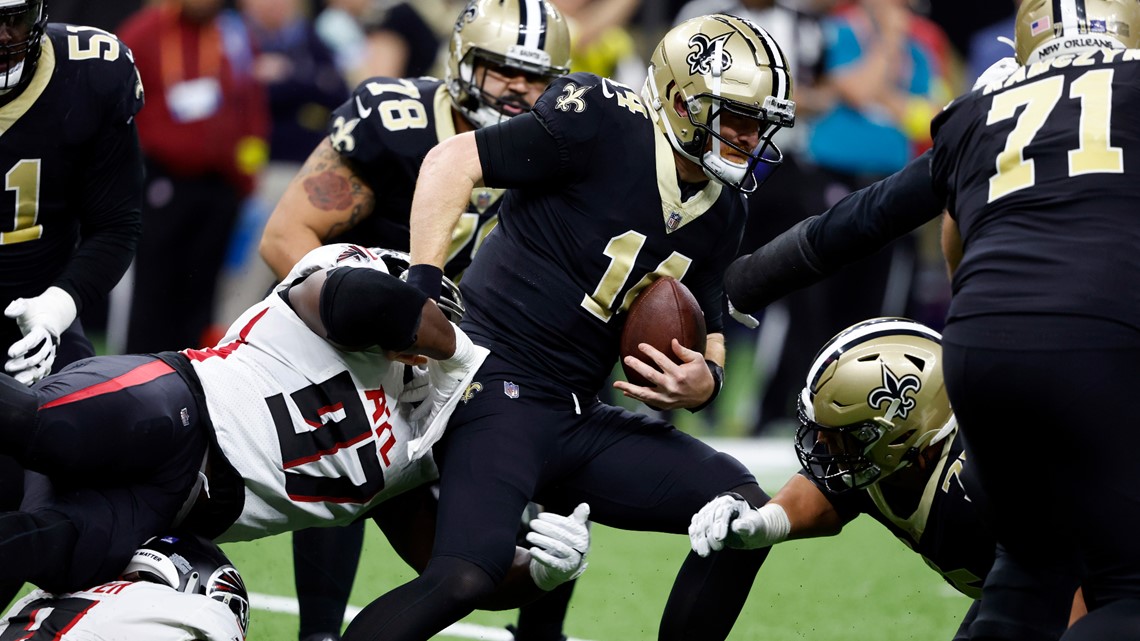 Cleveland Browns fans brave cold weather for Christmas Eve game against New  Orleans Saints