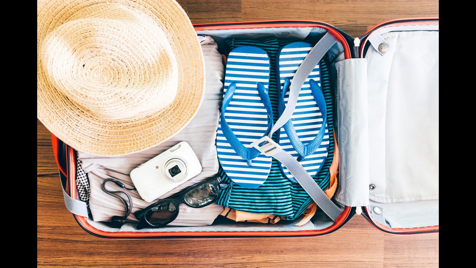 We get some tips to help you travel stylishly this summer.