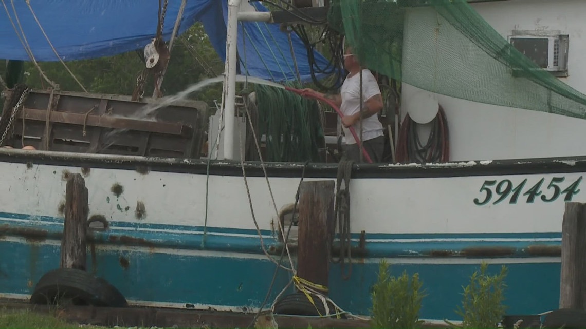'Hardly nothing': Louisiana shrimpers blame LOOP oil spill for rough start to season