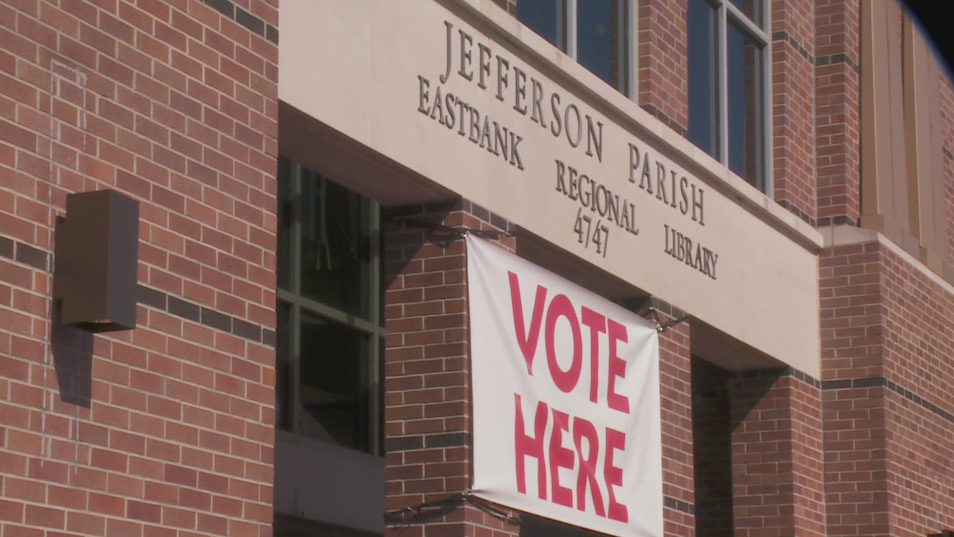 A bad smell apparently made some people sick at one of the early voting sites in Jefferson Parish. Officials evacuated the site to try and find the odor's source.