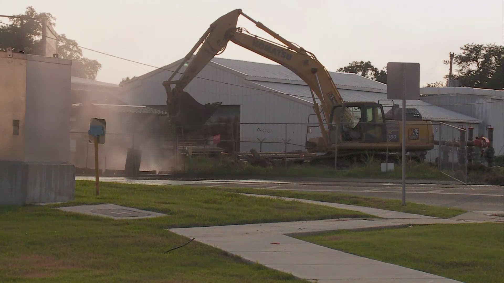 WWL Louisiana with a live look at what appears to be a gas leak in Metairie. Atmos crews are on the scene.