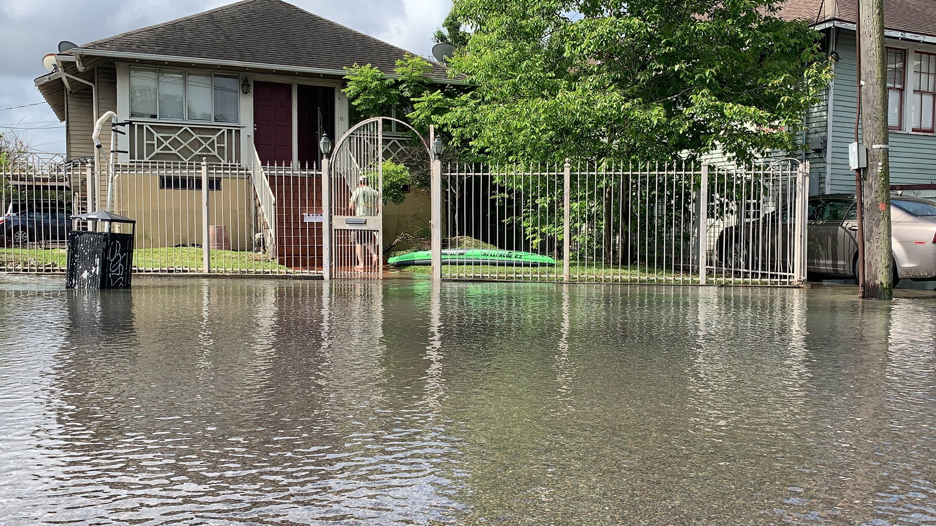 Stuck: residents deal with no water after major Uptown water main break ...