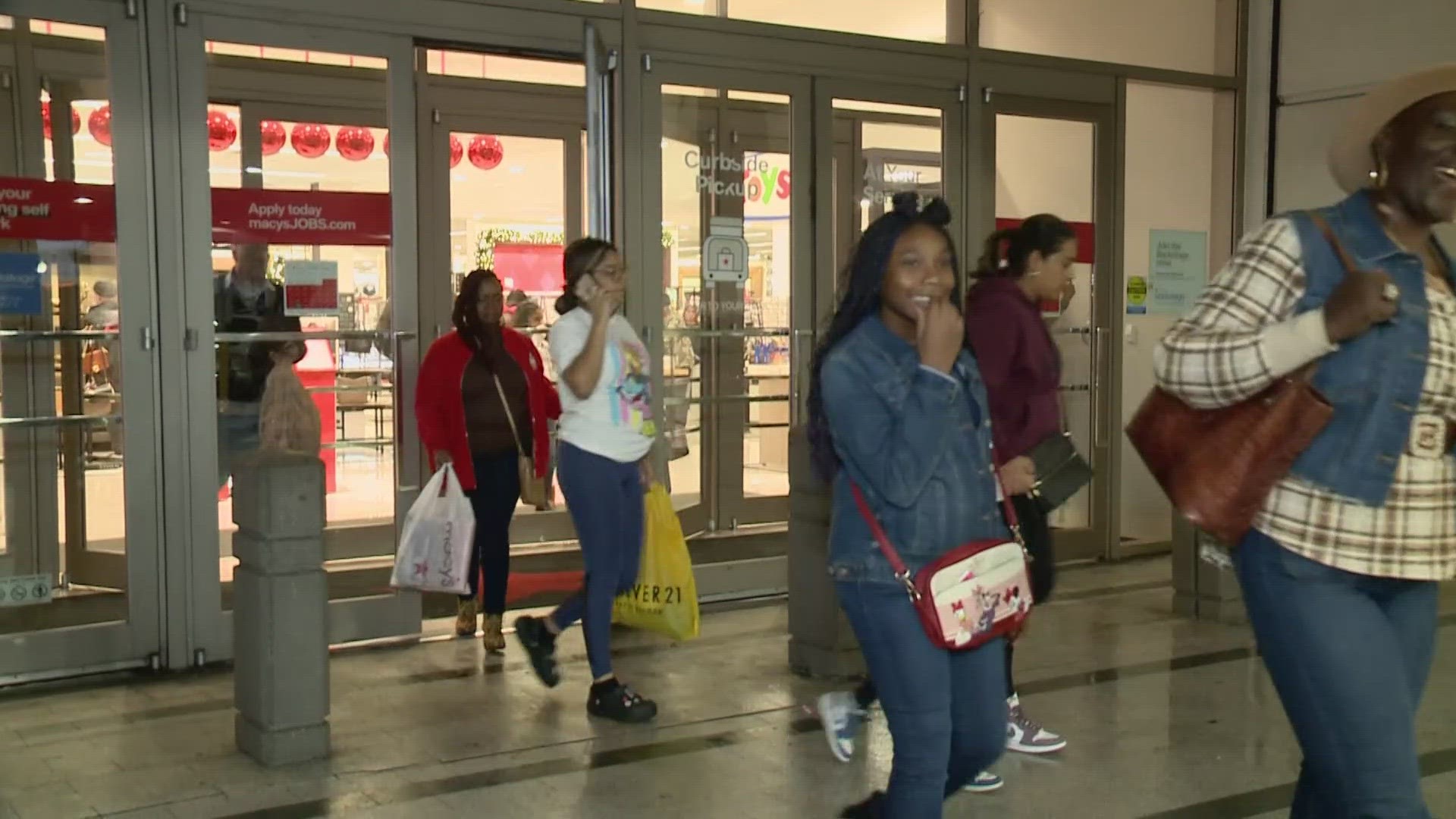 Despite the downpour, crowds flooded Lakeside Mall in Metairie to secure their last-minute Christmas gifts.