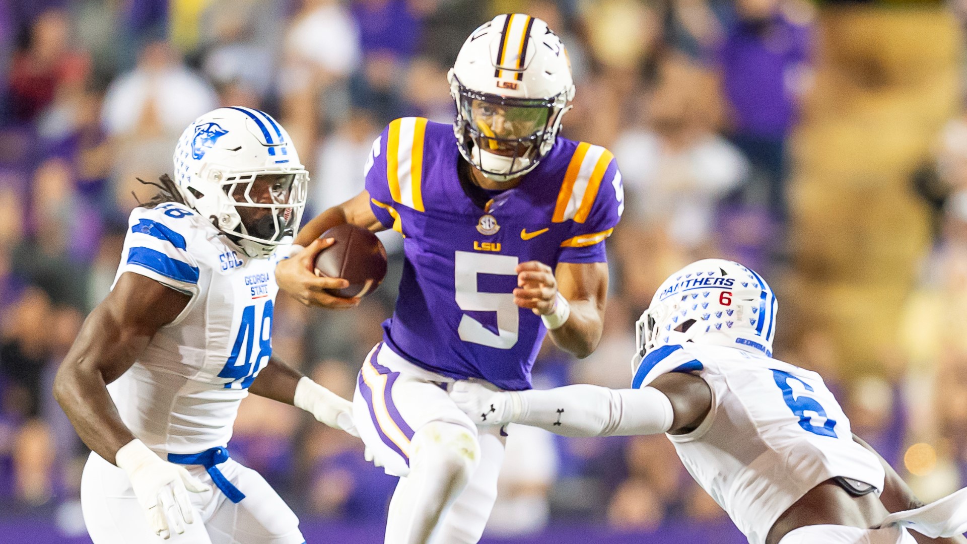 Jayden Daniels piles up over 500 total yards, powers No. 15 LSU past