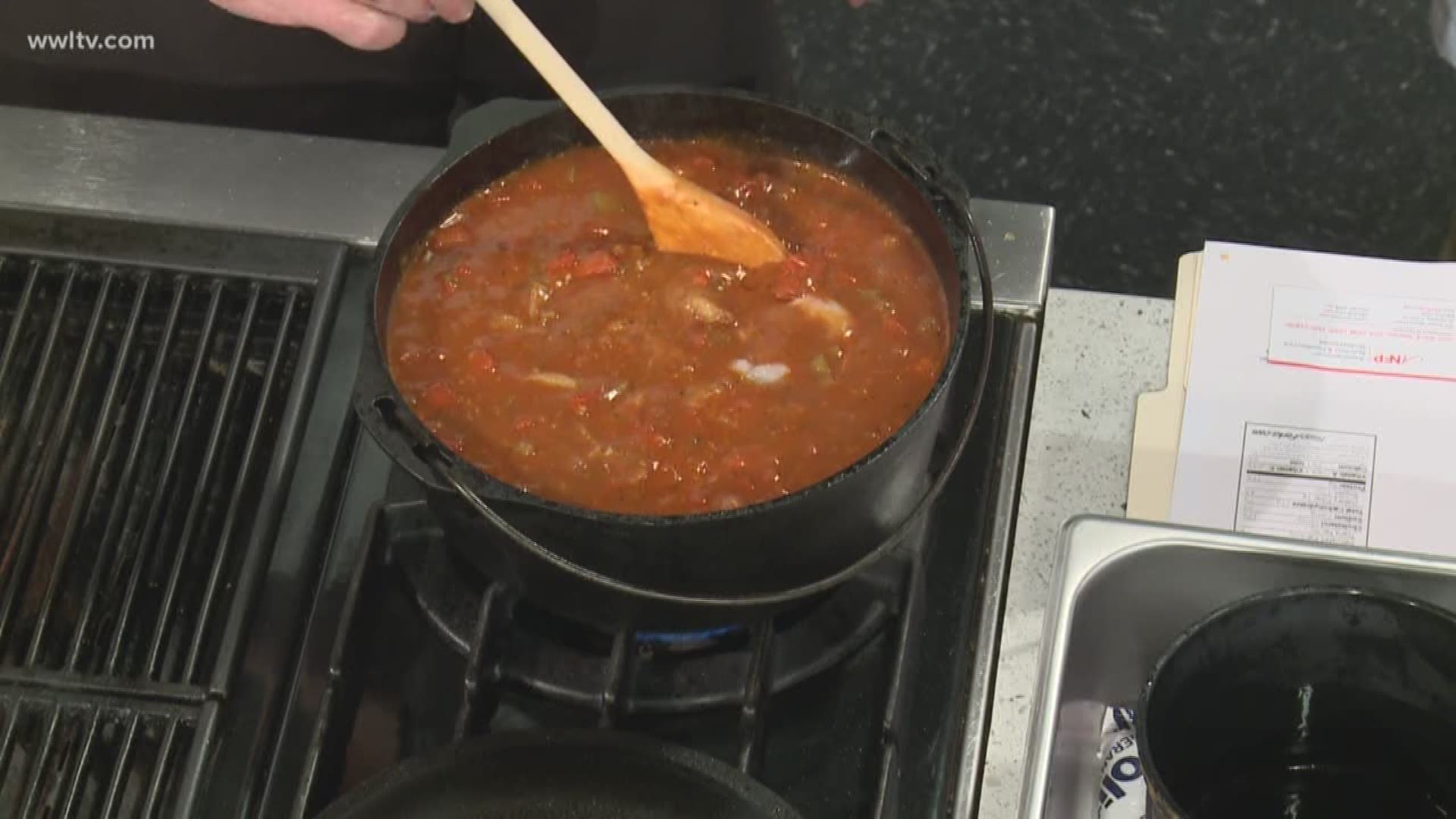 In honor of Heart Health month Leslie is in the kitchen with Dr.Brian Galofaro and Chef John Hickson with a heart healthy Shrimp Creole.
