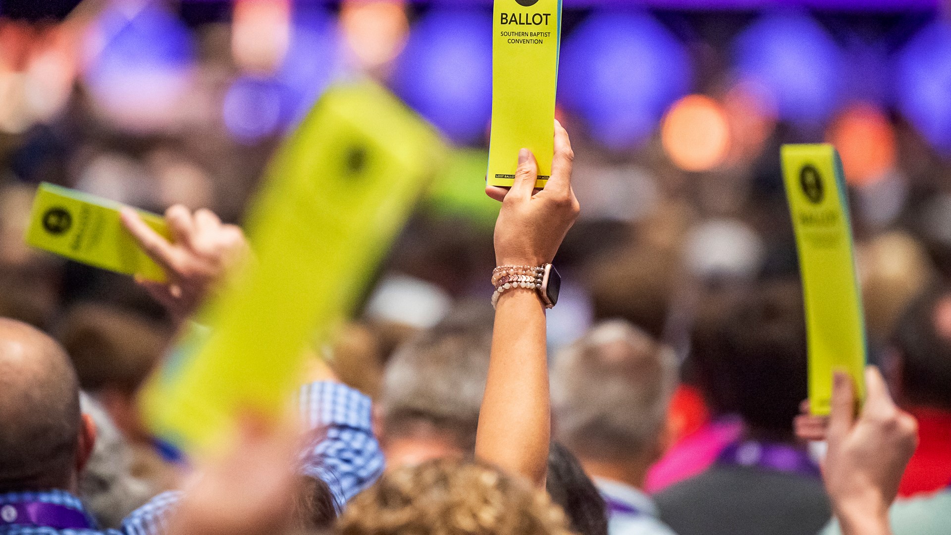 Southern baptists refuse to let saddleback church back into the 