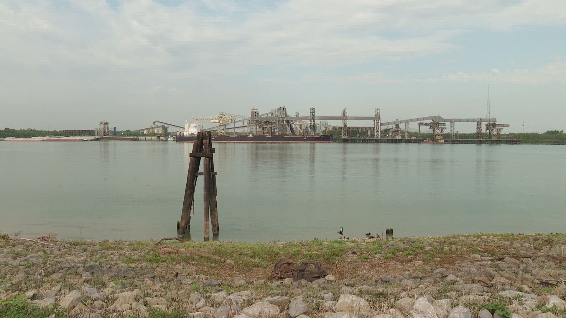 Federal, state, and local officials are working on plans of action to use dredging to raise the sill 20 feet while not affecting ship commerce.