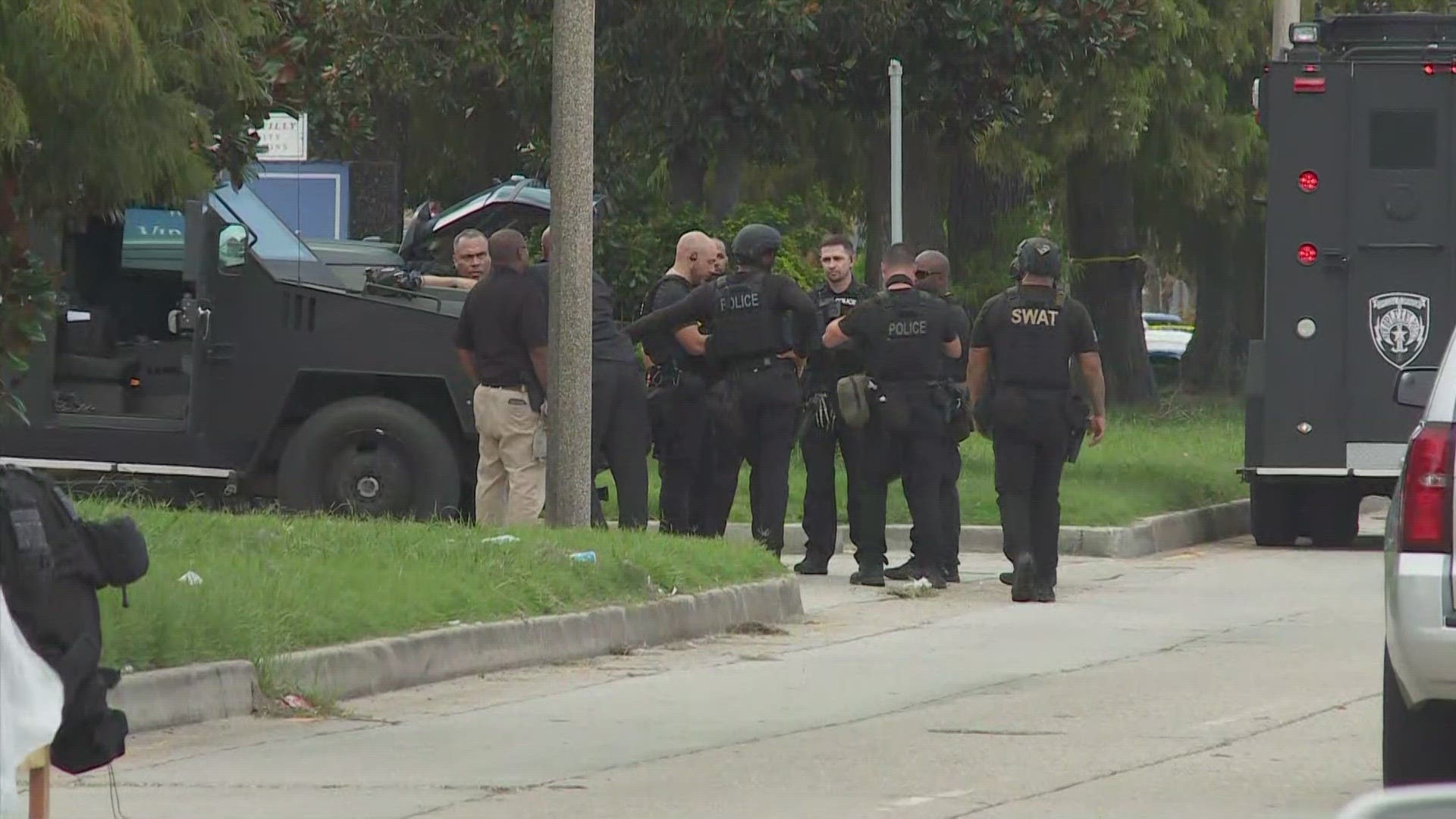 SWAT standoff with hit-and-run suspect in Gentilly | wwltv.com