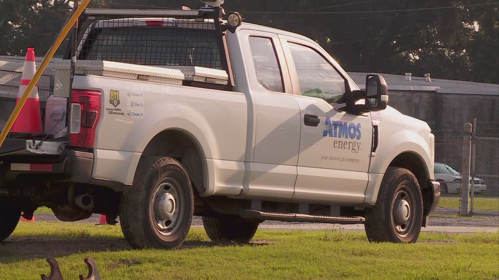 Atmos Energy is looking into a natural gas leak in Metairie. They said a contractor was doing unrelated digging near Airline and Central Avenue.