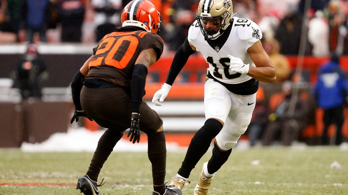 Saints stay in playoff hunt with win over Browns