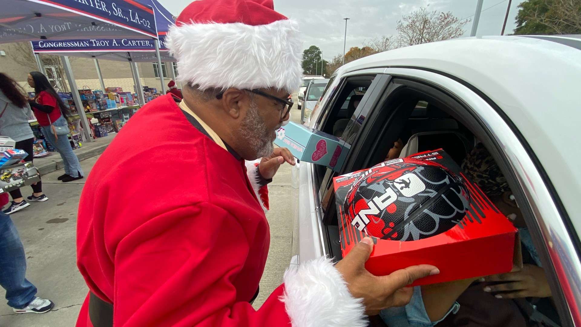 Congressman Troy Carter hands out toys to the community.