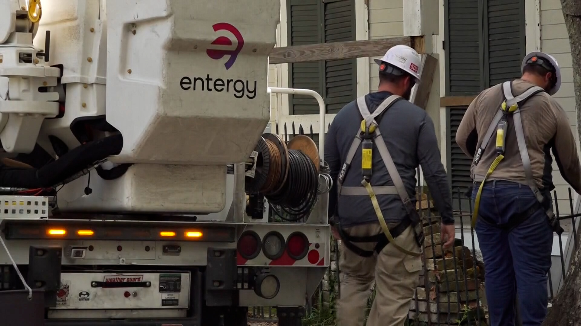 Just after the City Council grilled Entergy New Orleans about chronic outages, the power went out again to hundreds of customers Wednesday night, Thursday morning.