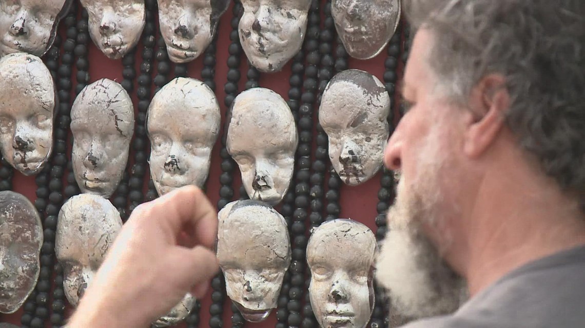 New Orleans artist uses faces for annual display of killings - Vimarsana News