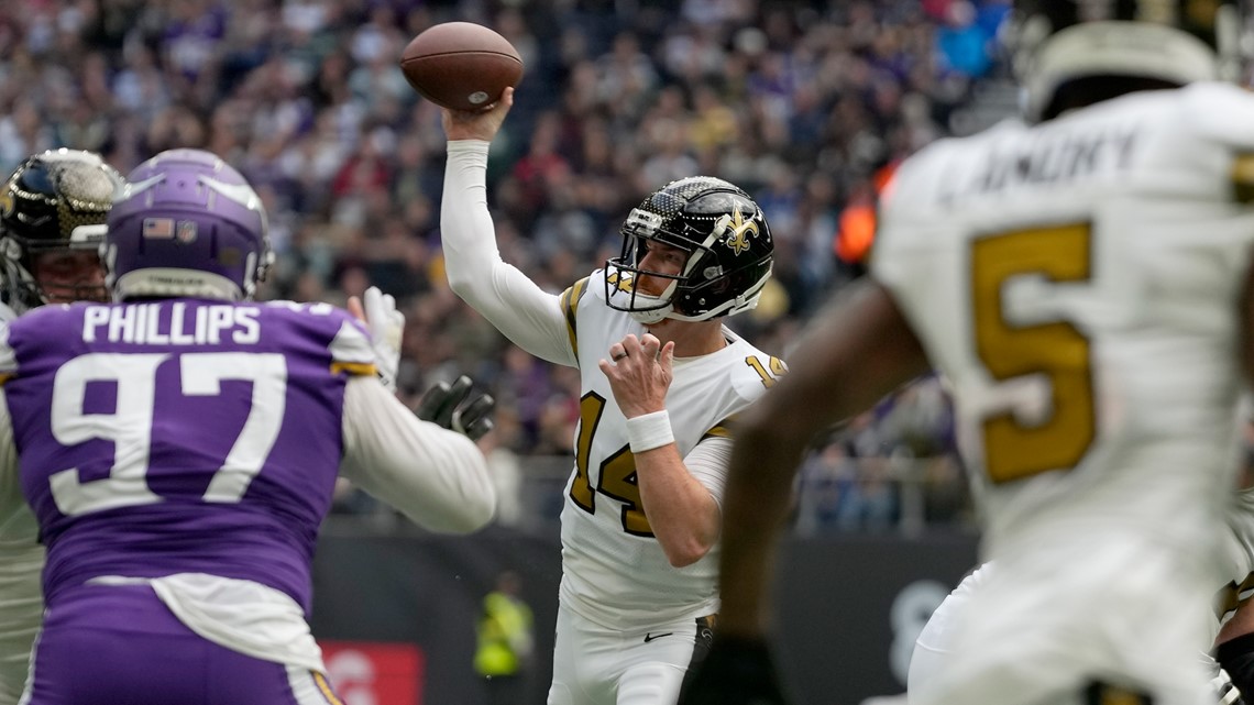 Saints lose to Vikings after double-doink heartbreak in London